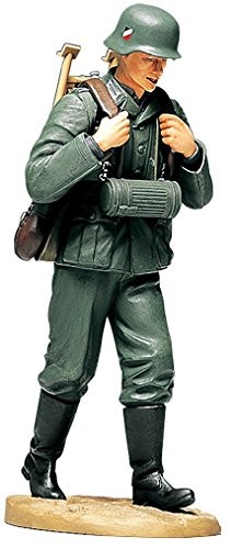 Tamiya 1/16 World Figure Series WWII GER MG AMMO-BELT LOADER CARRYING TRIPOD  , TAM63117, by TAMIYA