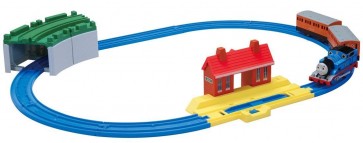 TAKARATOMY Plarail Thomas the Tank Engine Basic Set , TAK77087, by TAKARATOMY